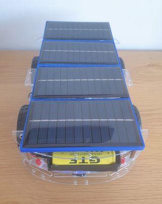 Coche Arduino teledirigido con placas solares