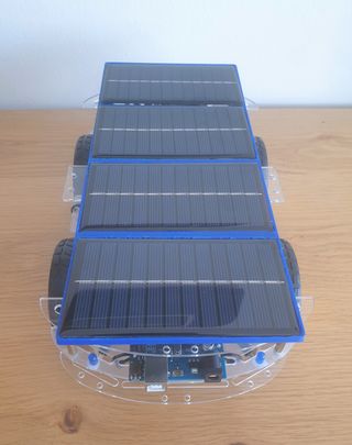 Coche Arduino teledirigido con placas solares