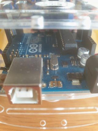 Coche Arduino teledirigido con placas solares