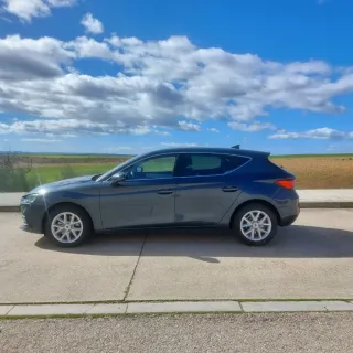 SEAT Leon 2025 **Nuevo solo 4.500km**