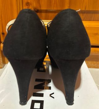 Scarpe nere con cinturino