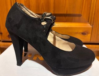 Scarpe nere con cinturino