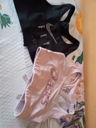 Lote 2 sujetadores deportivos Asics y Nike