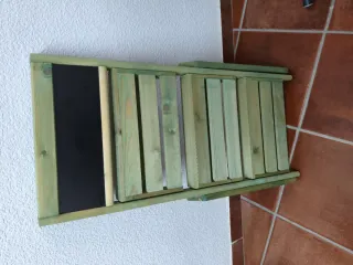 Estantería de madera para plantas