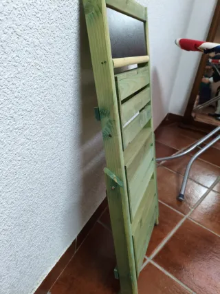 Estantería de madera para plantas