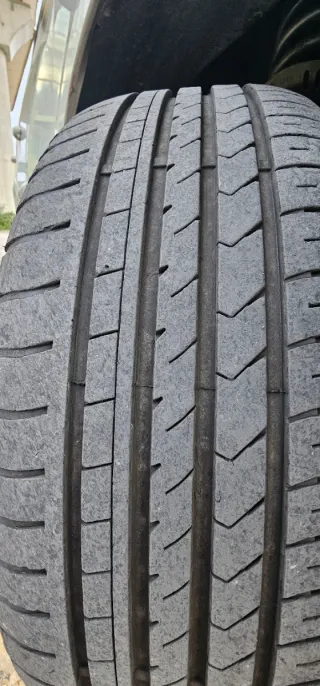 Llantas con neumáticos 80% vida útil