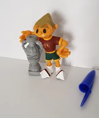 Figura PVC - Kinas EURO 2004 (6 cm) - Taça