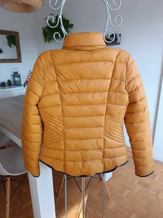 Chaqueta acolchada mostaza