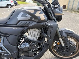 Zontes Gk 350 Negra y Dorada