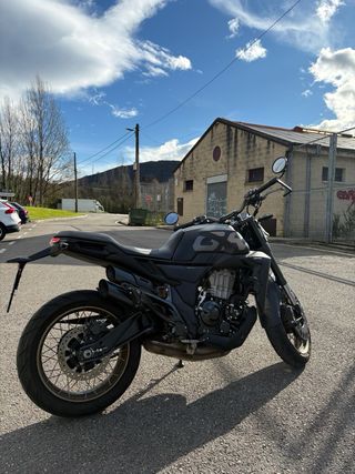 Zontes Gk 350 Negra y Dorada