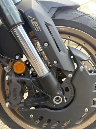 Zontes Gk 350 Negra y Dorada