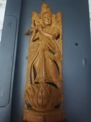 Bonita talla diosa India mano tallada