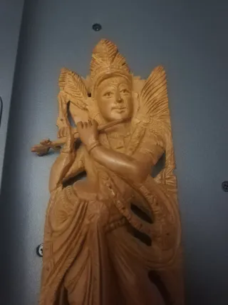 Bonita talla diosa India mano tallada