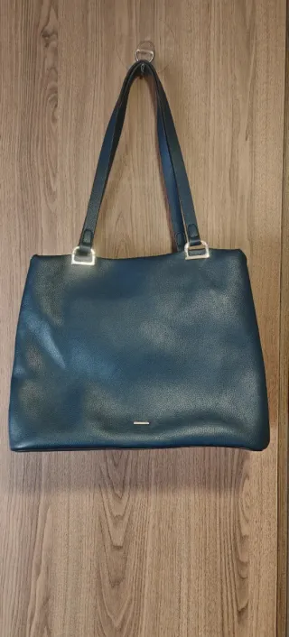 Bolso azul marino y beige