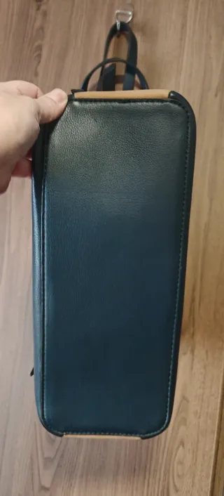 Bolso azul marino y beige