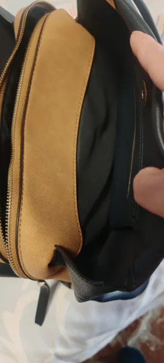 Bolso azul marino y beige