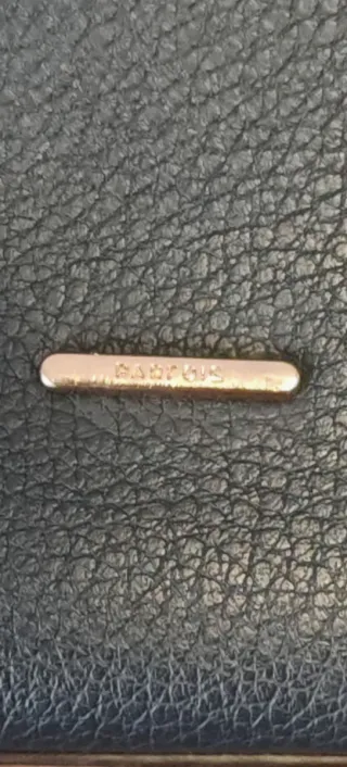 Bolso azul marino y beige