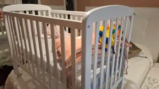 Cuna de bebé blanca