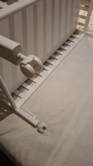 Cuna de bebé blanca