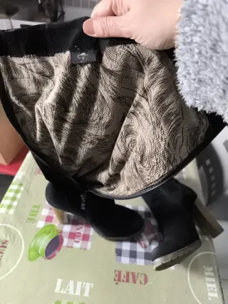 Botas negras ante tacón. Forradas por dentro