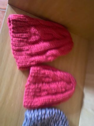 Gorros de lana para niña hechos a mano