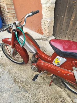 Mobilette Roja Clásica