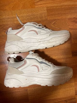 Zapatillas deportivas blancas y rosas