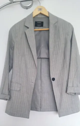 Americana Bershka Raya Gris Talla XS