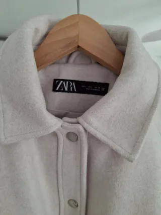 Cazadora corta Zara beige