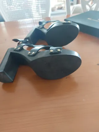 Sandalias de tacón negras