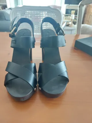 Sandalias de tacón negras