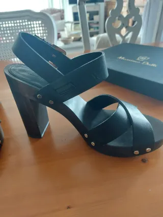 Sandalias de tacón negras