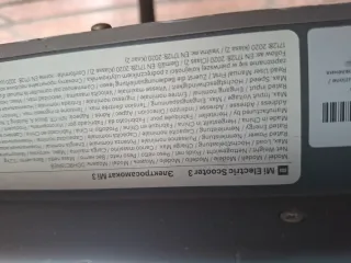 Patinete Eléctrico Xiaomi. Ruedas antipinchasos.