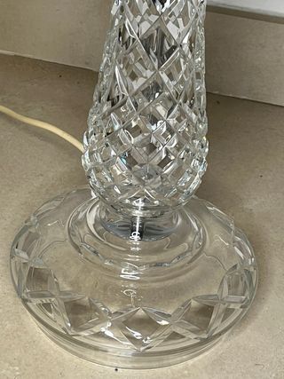 Lámpara de mesa de cristal tallado