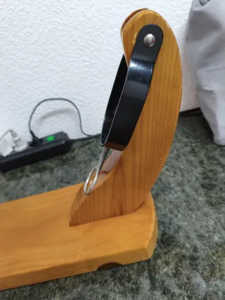 Jamonero de madera y metal