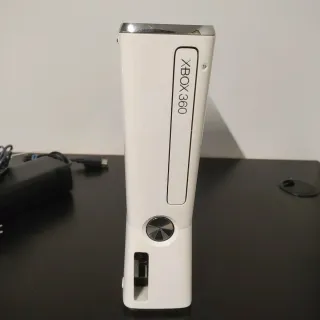Xbox 360 Slim 250gb completa
