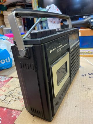 Radio Sanyo M2420 AM/FM Cassette