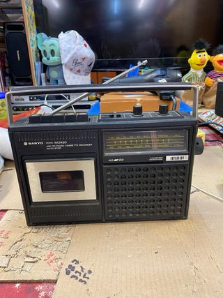 Radio Sanyo M2420 AM/FM Cassette
