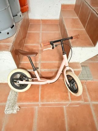 Bicicleta de equilibrio rosa