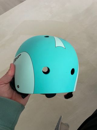 Casco infantil tiburón