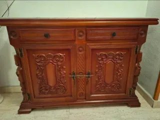 Aparador de madera con mármol