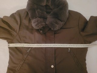 Max Mara Piumino Marrone con collo in  Pelliccia