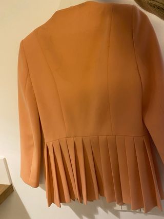 Americana Uterque Naranja con Pliegues