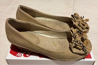 Scarpe donna beige con fiocco