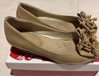 Scarpe donna beige con fiocco