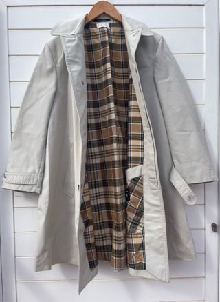 Gabardina beige clásica oversize