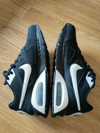 Nike Air Max Ivo Talla 42.5 Hombre