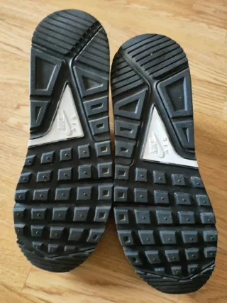 Nike Air Max Ivo Talla 42.5 Hombre