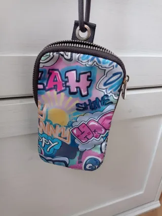 Bolsito móvil graffiti multicolor