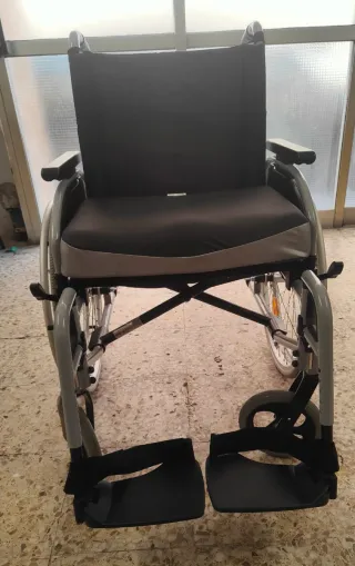 Silla de ruedas totalmente desmontable